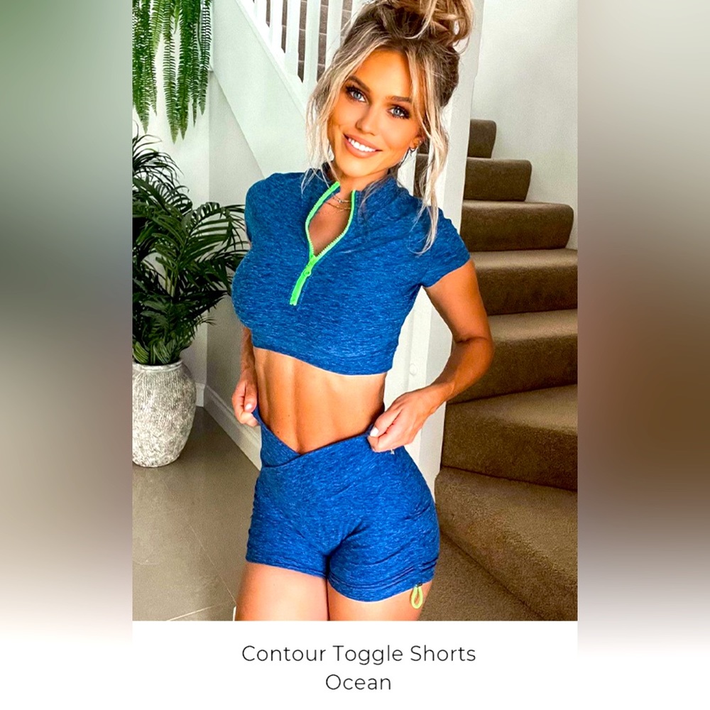SOLD ON Ⓜ️…..Bombshell Sportswear Ocean Blue Toggle Shorts & Crop Top